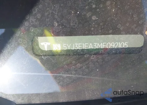 2021 Tesla Model 3 Standard Range Plus Rear-Wheel Drive z USA, uszkodzony, nr VIN 5YJ3E1EA3MF092105